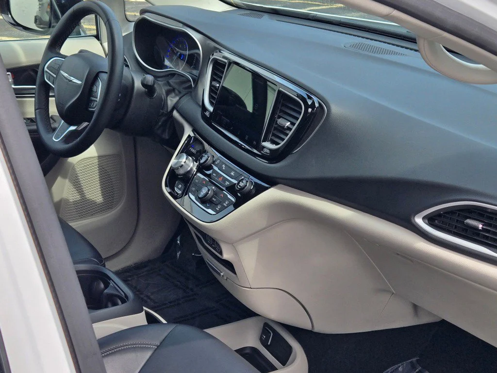 Used 2024 White Chrysler Touring L image 8