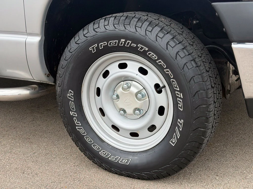 Used 2004 Silver Dodge ST image 25