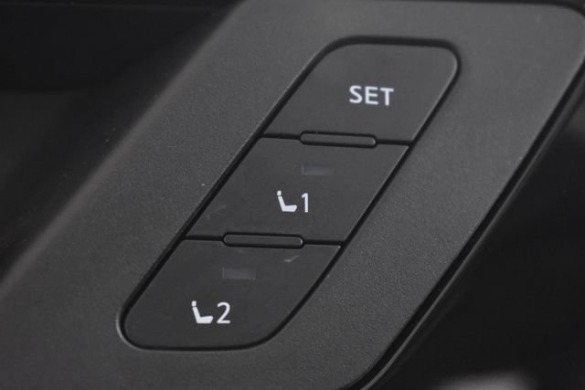 Used 2025  Mitsubishi SEL image 34