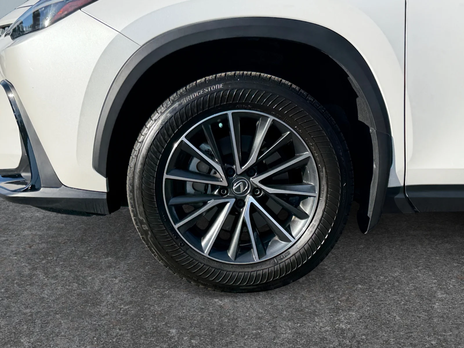 Used 2024 Eminent White Pearl Lexus Premium image 9