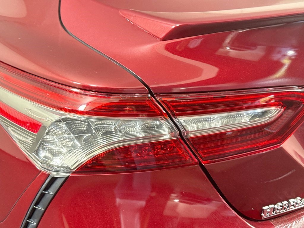 Used 2018 Wind Chill Pearl Toyota XSE V6 image 32