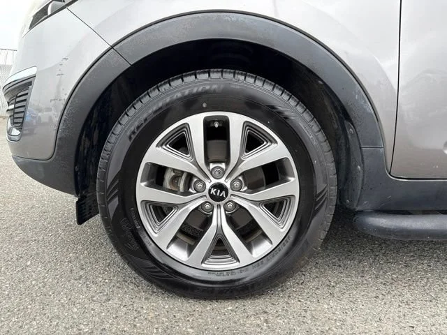 Used 2014 Mineral Silver Kia LX image 15