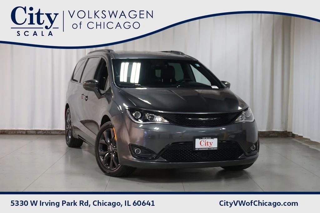 2019 Chrysler Pacifica Touring L's photo