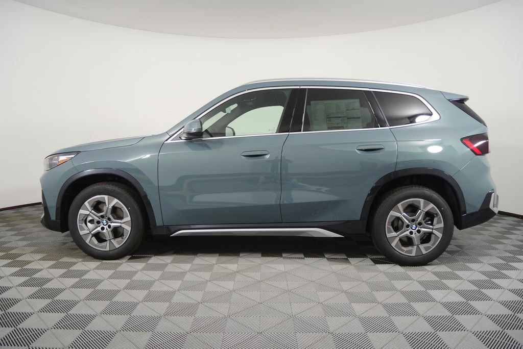New 2026 Cape York Green Metallic BMW xDrive28i image 6