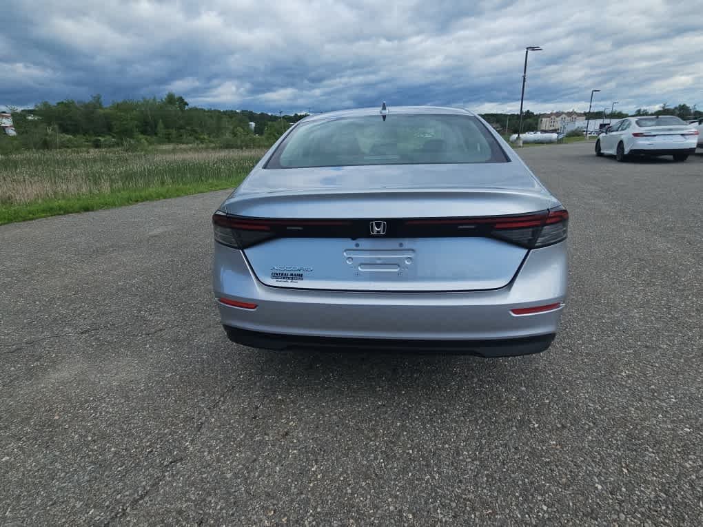 Used 2024 Solar Silver Metallic Honda LX image 4