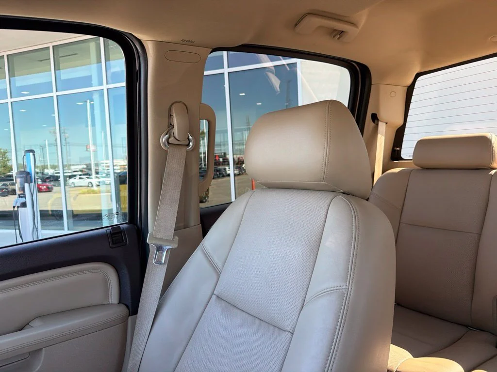Used 2012 Gray GMC Denali image 23
