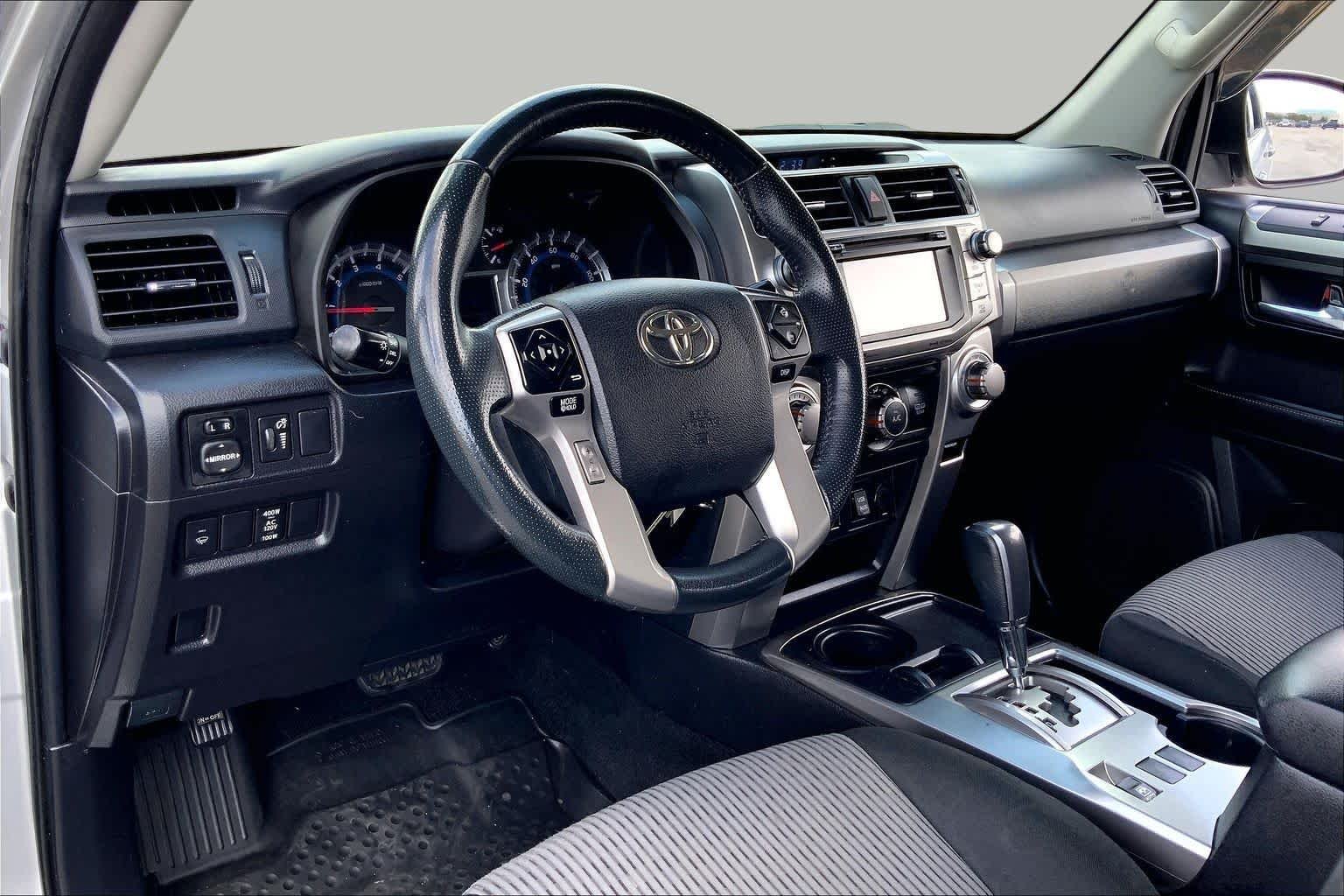 Used 2016 Classic Silver Metallic Toyota SR5 image 17