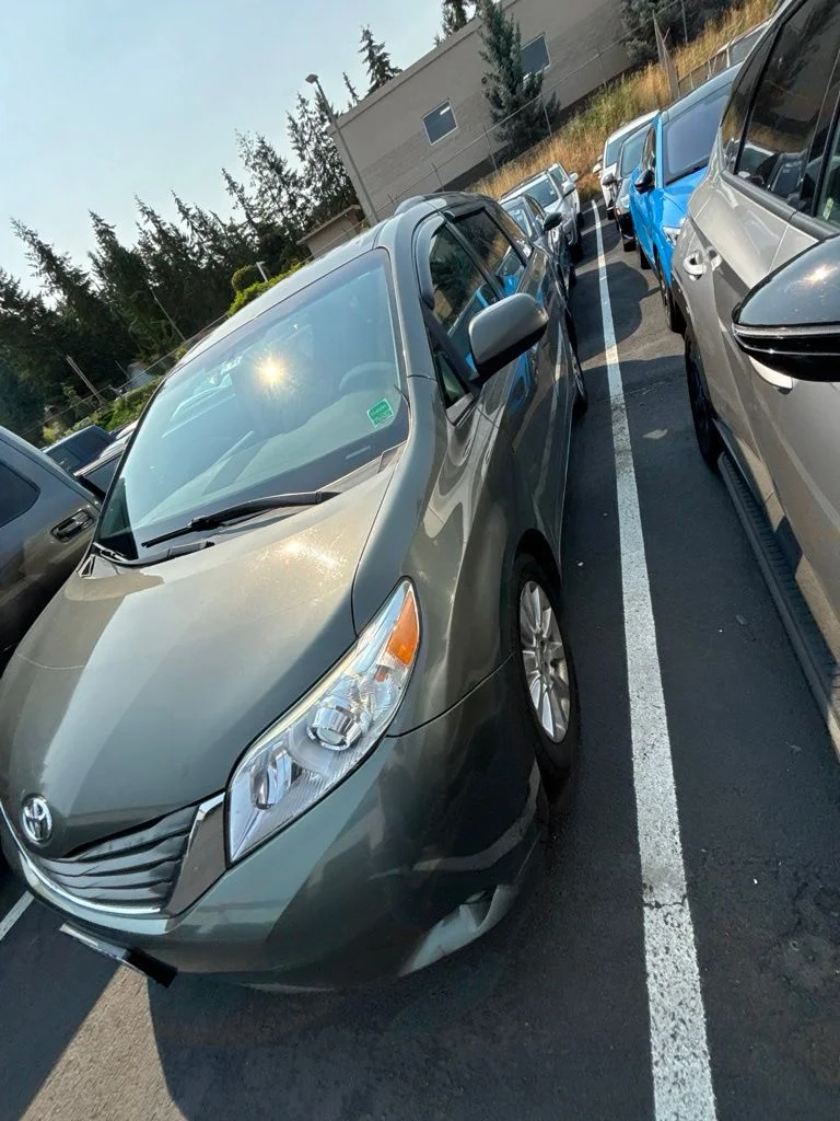 Used 2011 Green Toyota XLE image 2