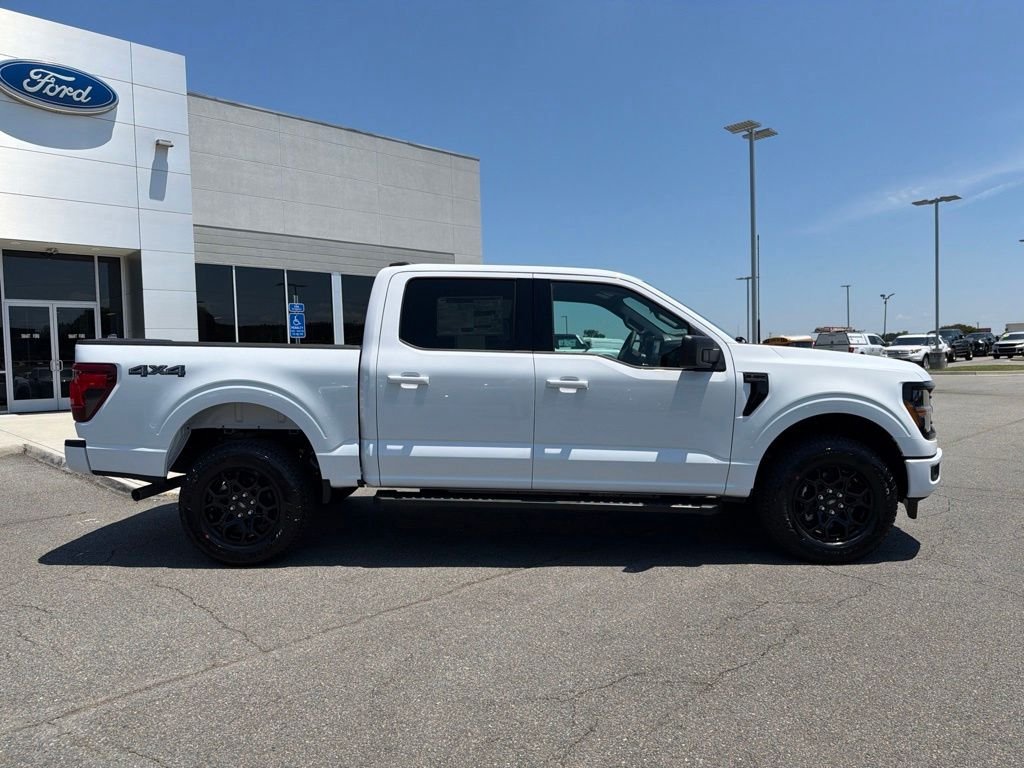 New 2026 Oxford White Ford XLT image 2