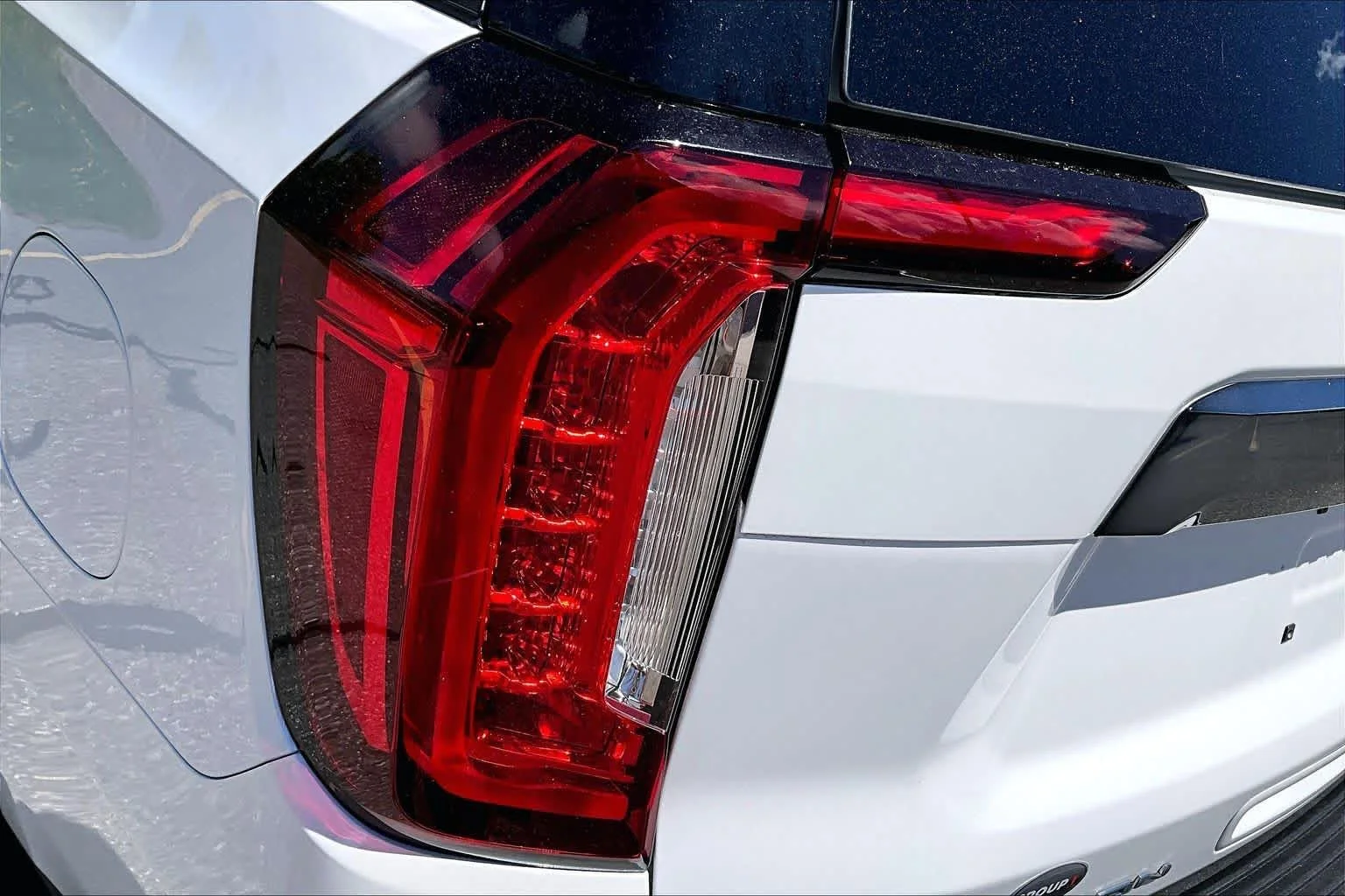 Used 2023 White Frost Tricoat GMC Denali Ultimate image 28