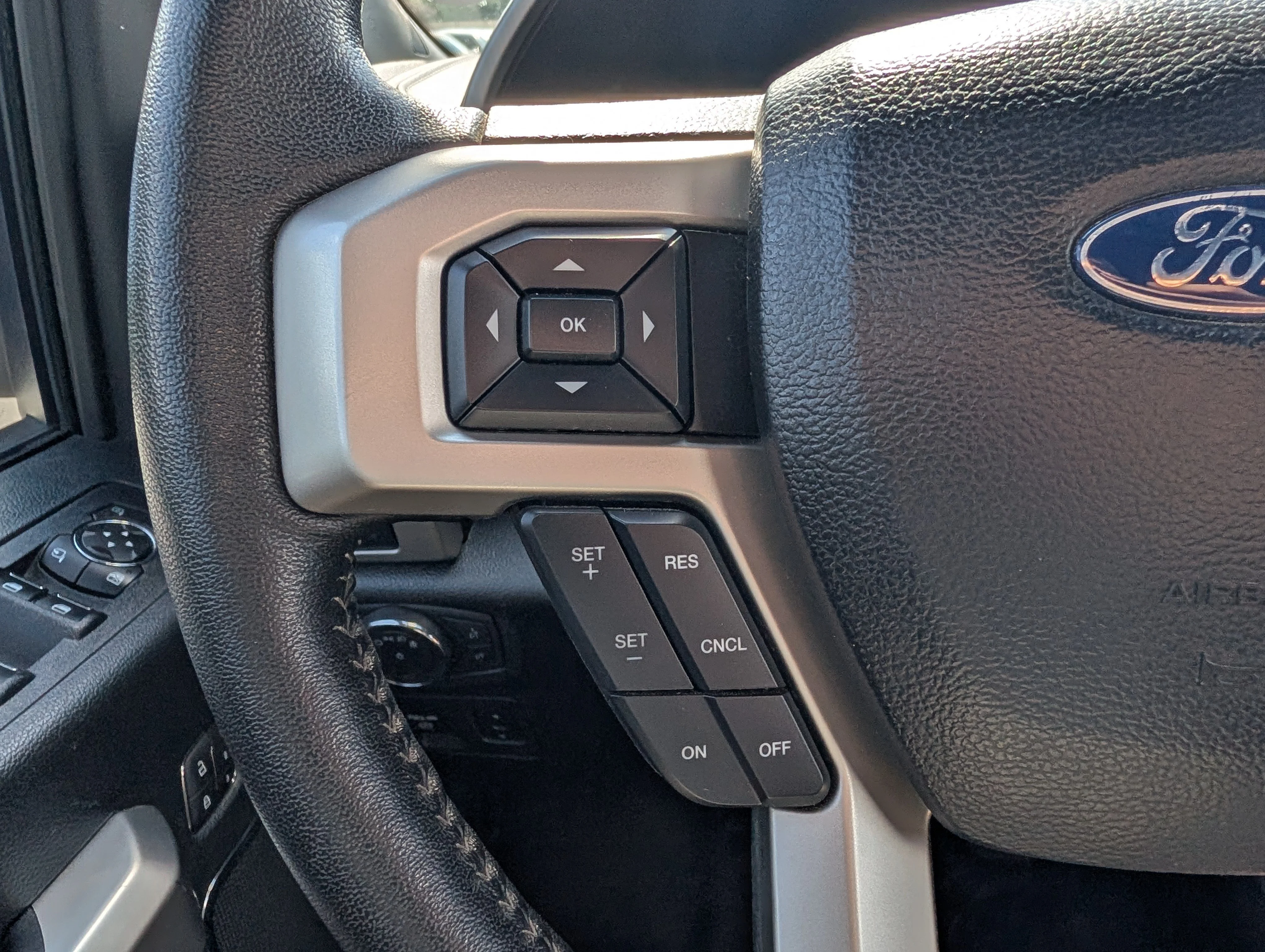 Used 2019 Agate Black Metallic Ford LARIAT image 29