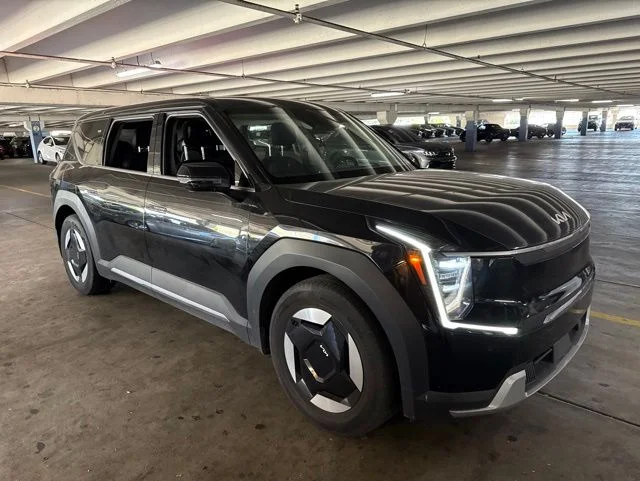 Certified Used 2024 Black Kia Light image 3