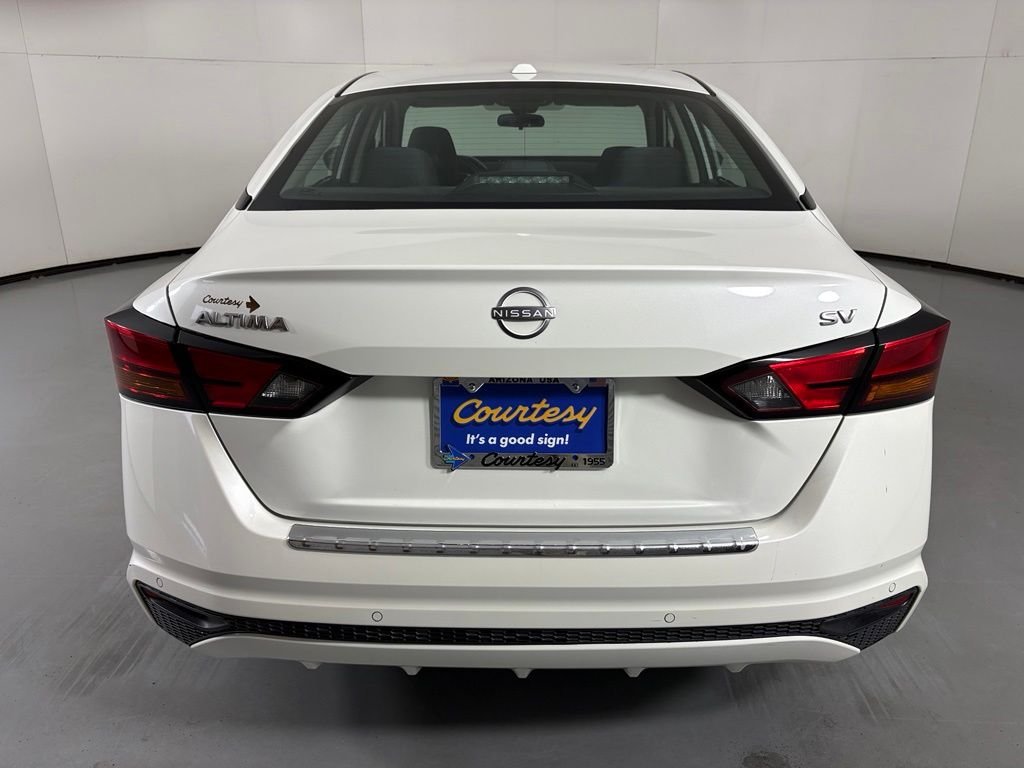 Used 2023 White Nissan 2.5 SV image 7
