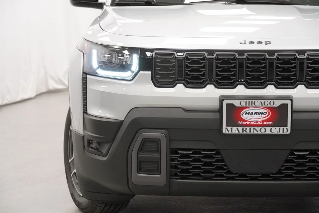 New 2026 Silver Zynith Clear-Coat Exterior Paint Jeep Laredo image 6