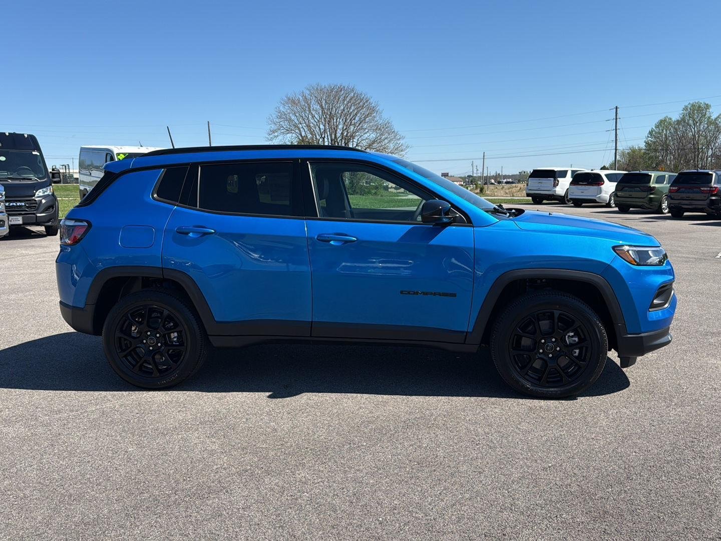 New 2026 Hydro Blue Pearl-Coat Exterior Paint Jeep Latitude Altitude image 7