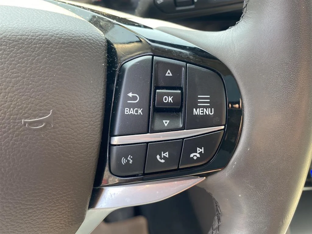 Used 2022 Star White Metallic Tri-Coat Ford Platinum image 16