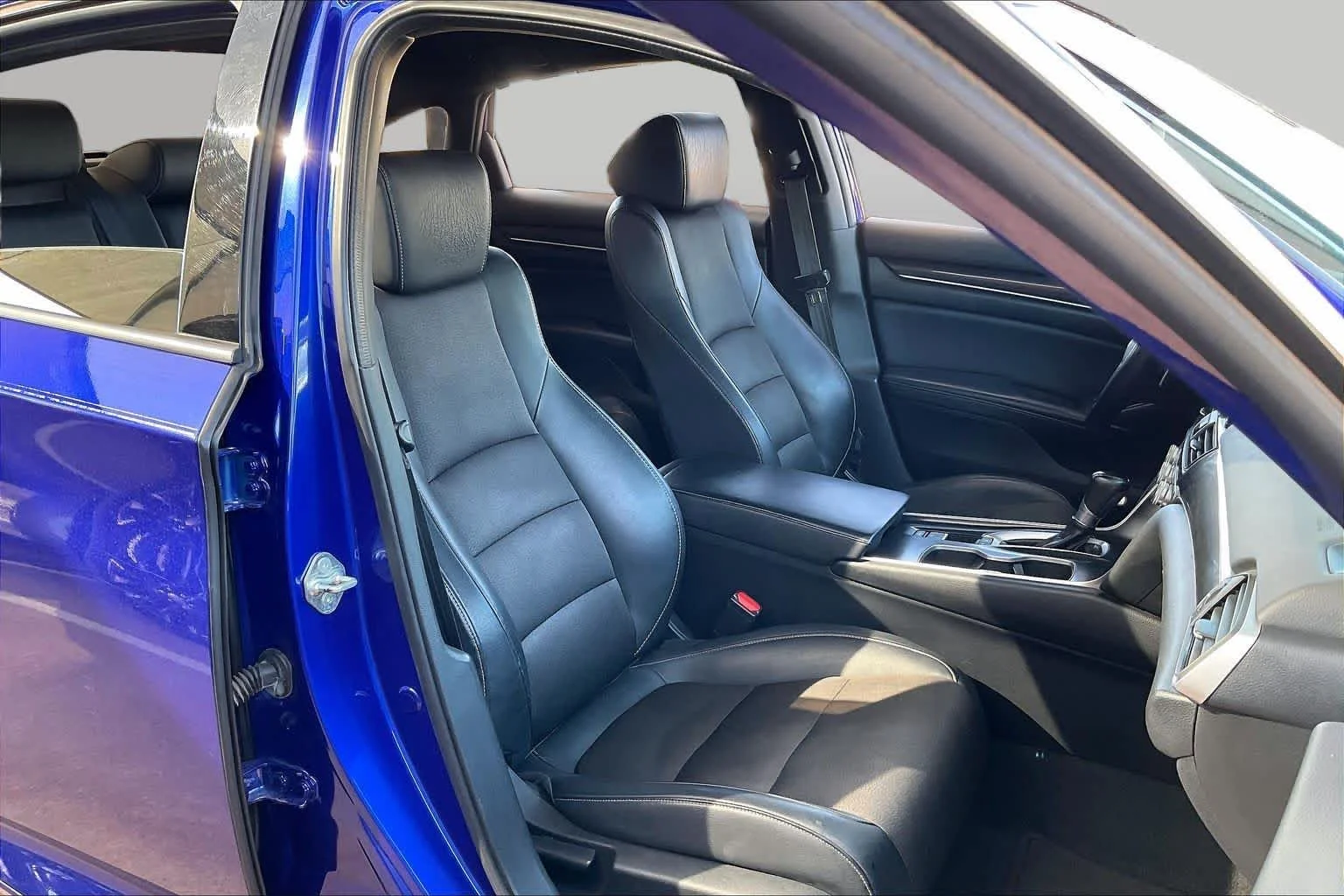 Used 2018 Still Night Pearl Honda Sport 1.5T image 9