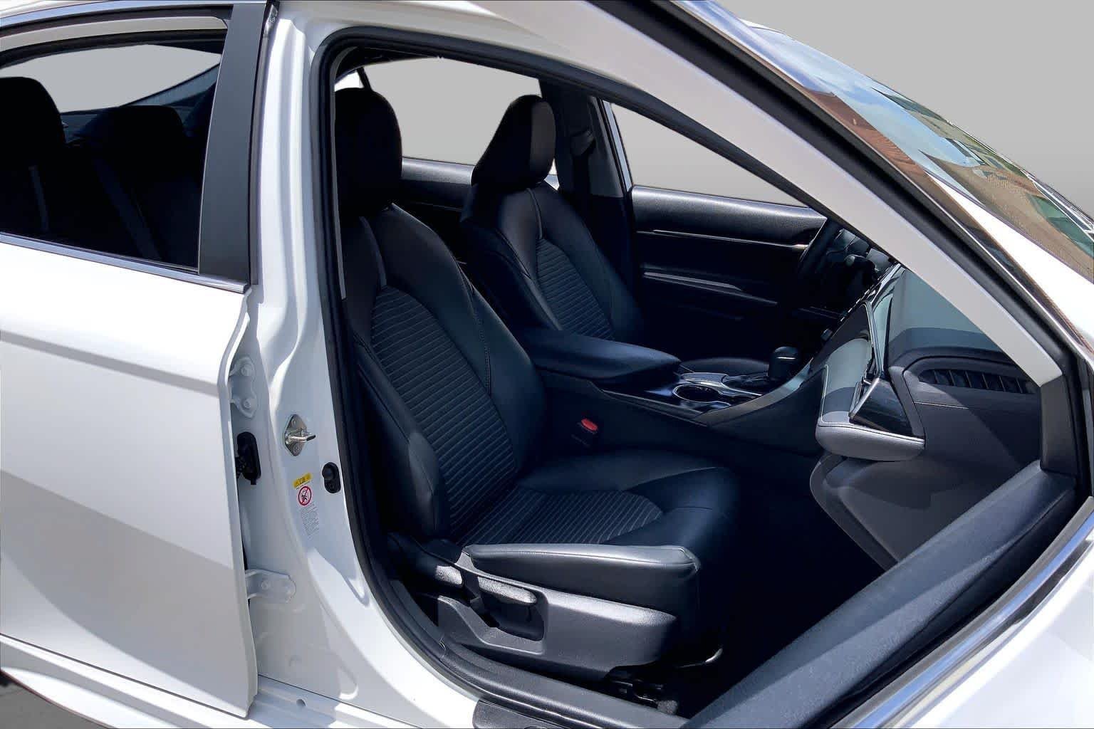 Used 2019 Super White Toyota SE image 9