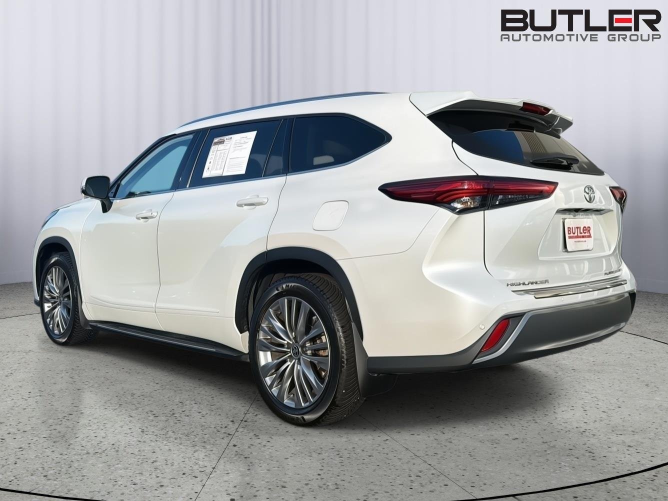 Used 2022 Wind Chill Pearl Toyota Platinum image 4