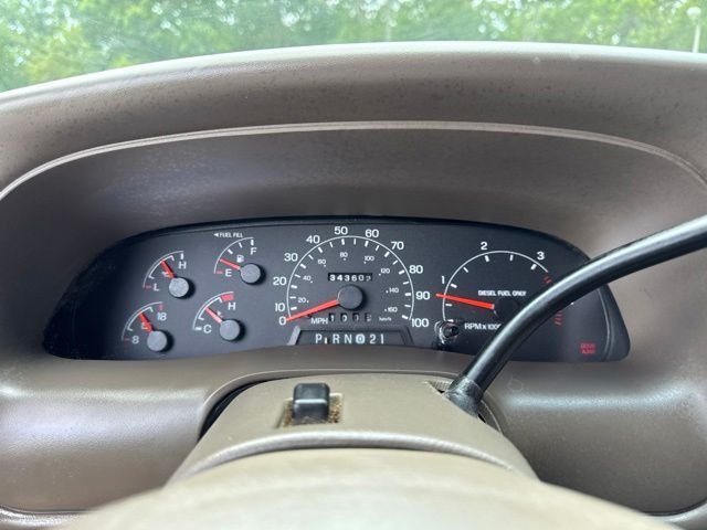 Used 2001 Green Ford Limited image 23