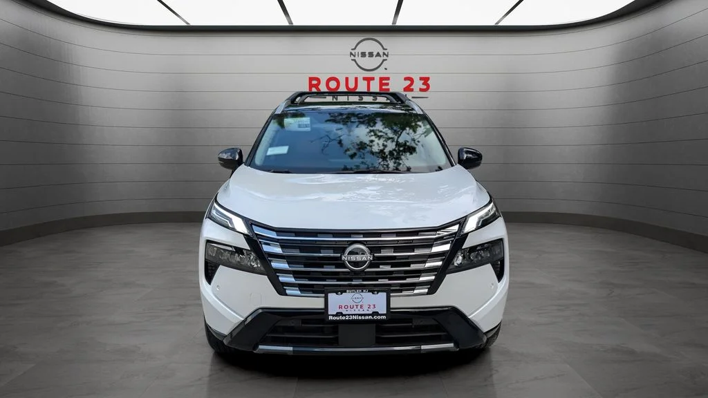 New 2026 White Nissan Platinum image 2