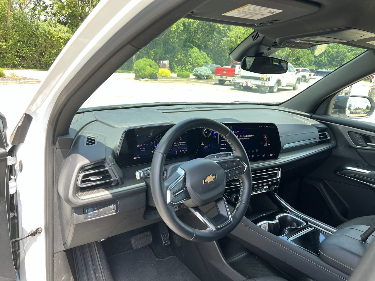 Used 2024 Summit White Chevrolet LT image 10