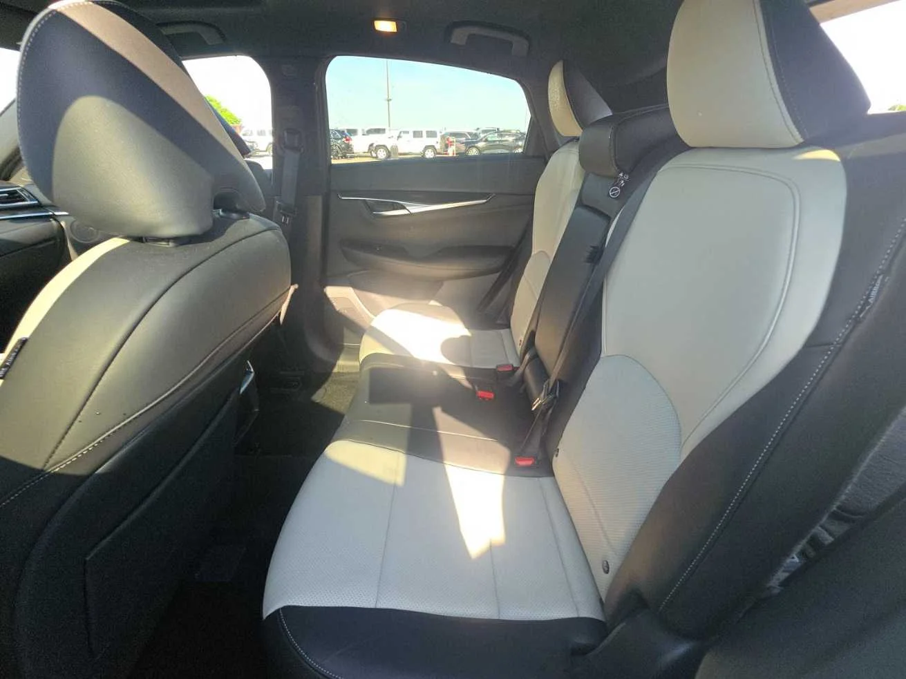 Certified Used 2025 Radiant White INFINITI LUXE image 7