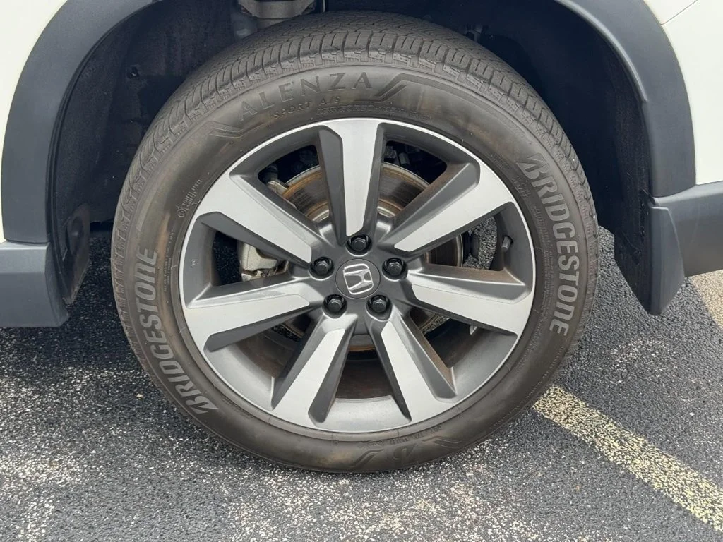 Certified Used 2025 White Honda Touring image 9