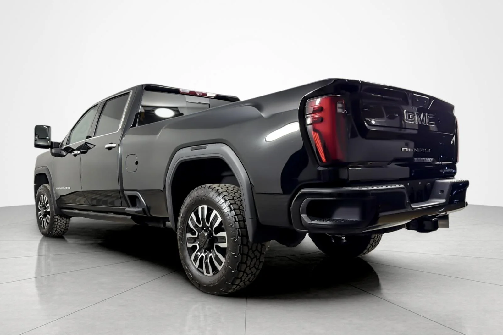 Used 2024 Onyx Black GMC 4WD Crew Cab 172 Denali Ultimate image 3