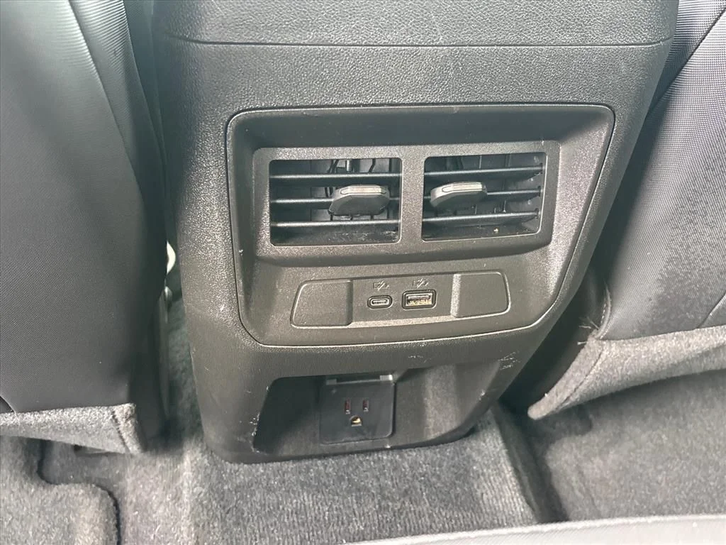 Used 2025 White Chevrolet Z71 image 19