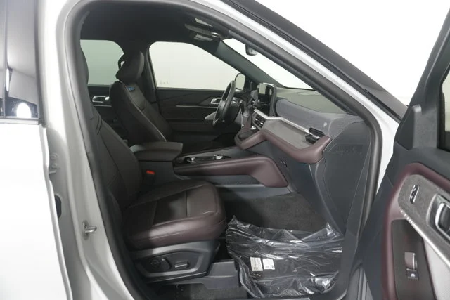 New 2027 Avalanche Gray Ford Platinum™ image 32