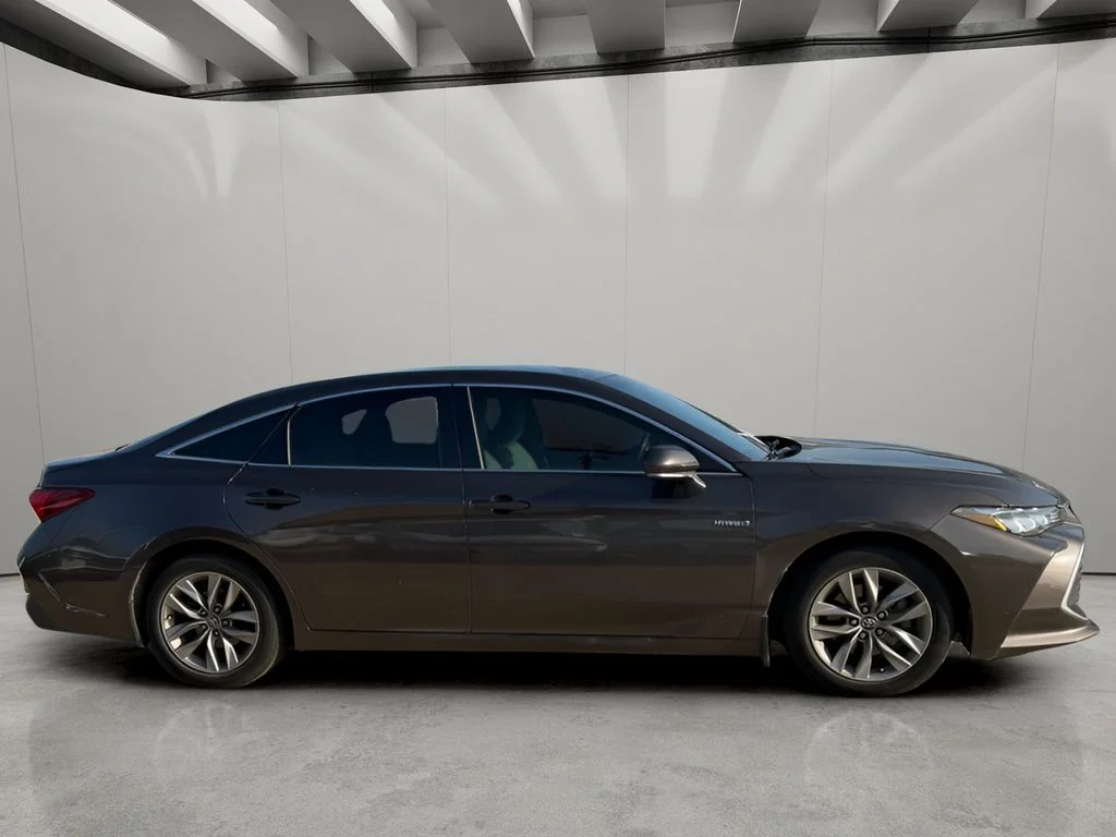 Used 2020 Brownstone Toyota Hybrid XLE image 7