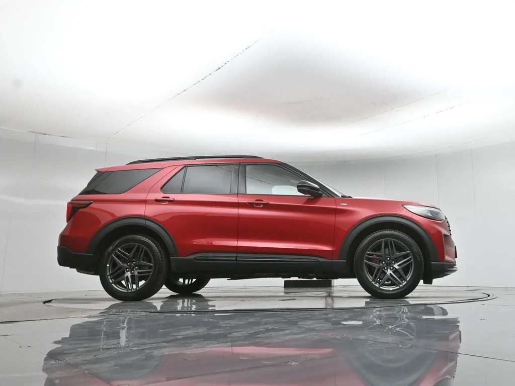 New 2026 Rapid Red Metallic Tinted Clearcoat Ford ST-Line image 47