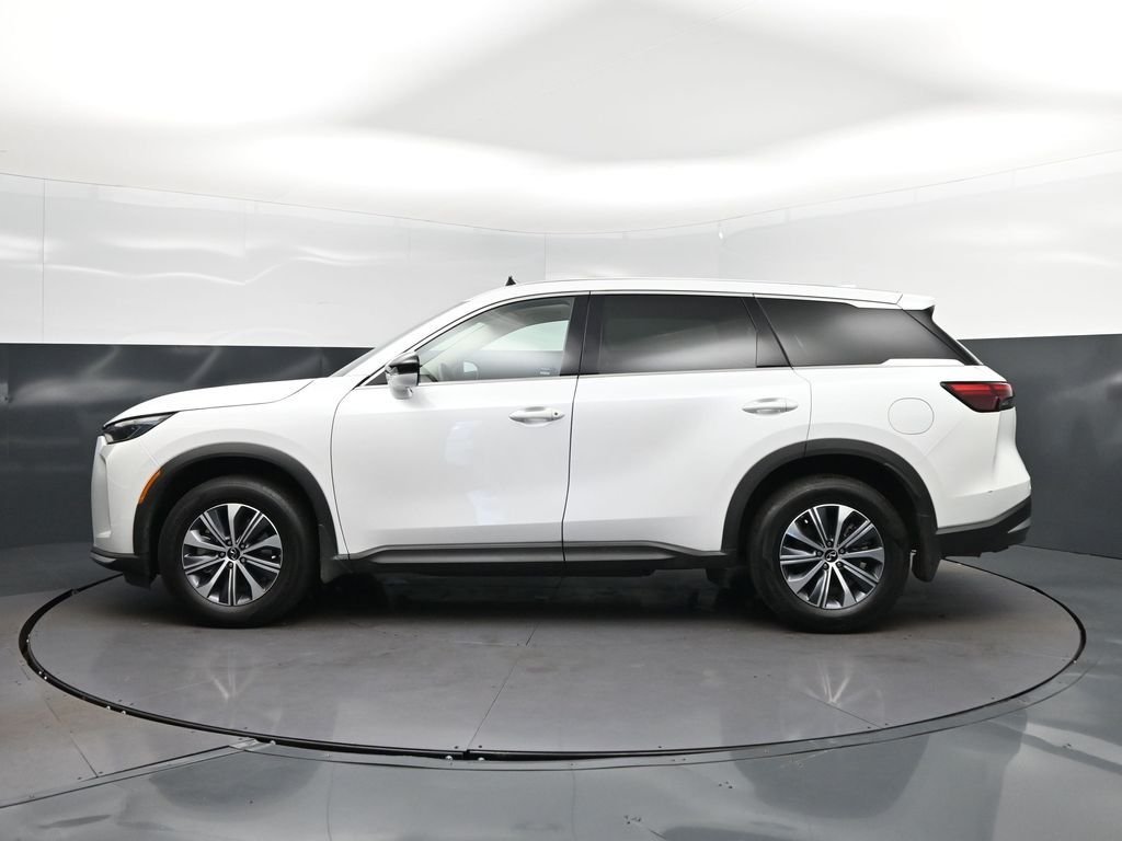 Certified Used 2026 White INFINITI PURE image 4