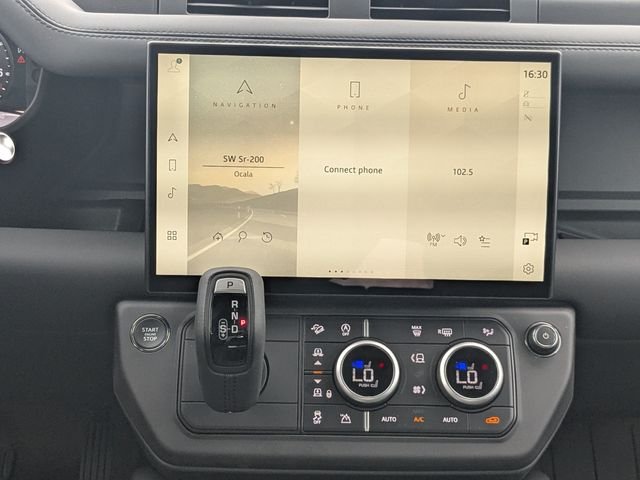 New 2026 Santorini Black Land Rover X-Dynamic SE image 19