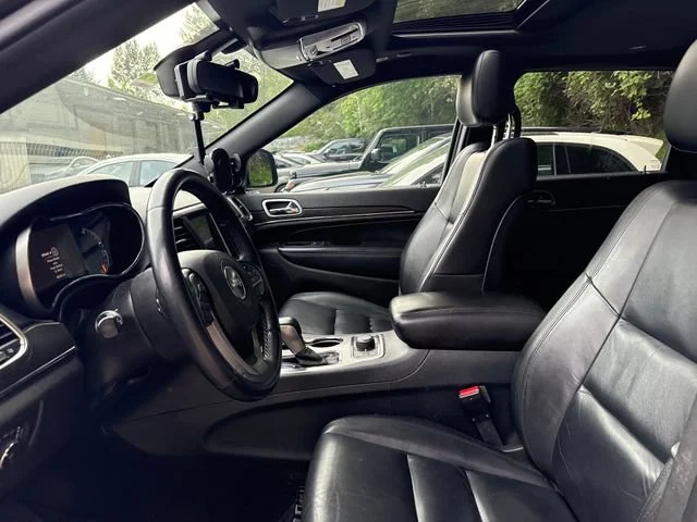 Used 2018 Crystal Metallic Jeep Limited image 14