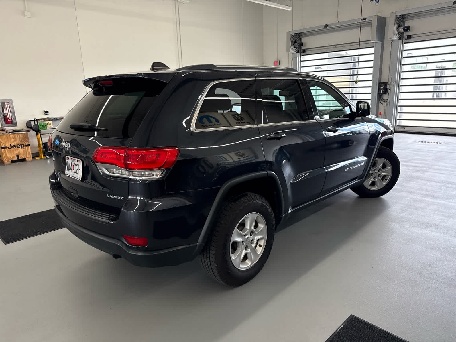 Used 2015 Maximum Steel Metallic Clearcoat Jeep Laredo image 4