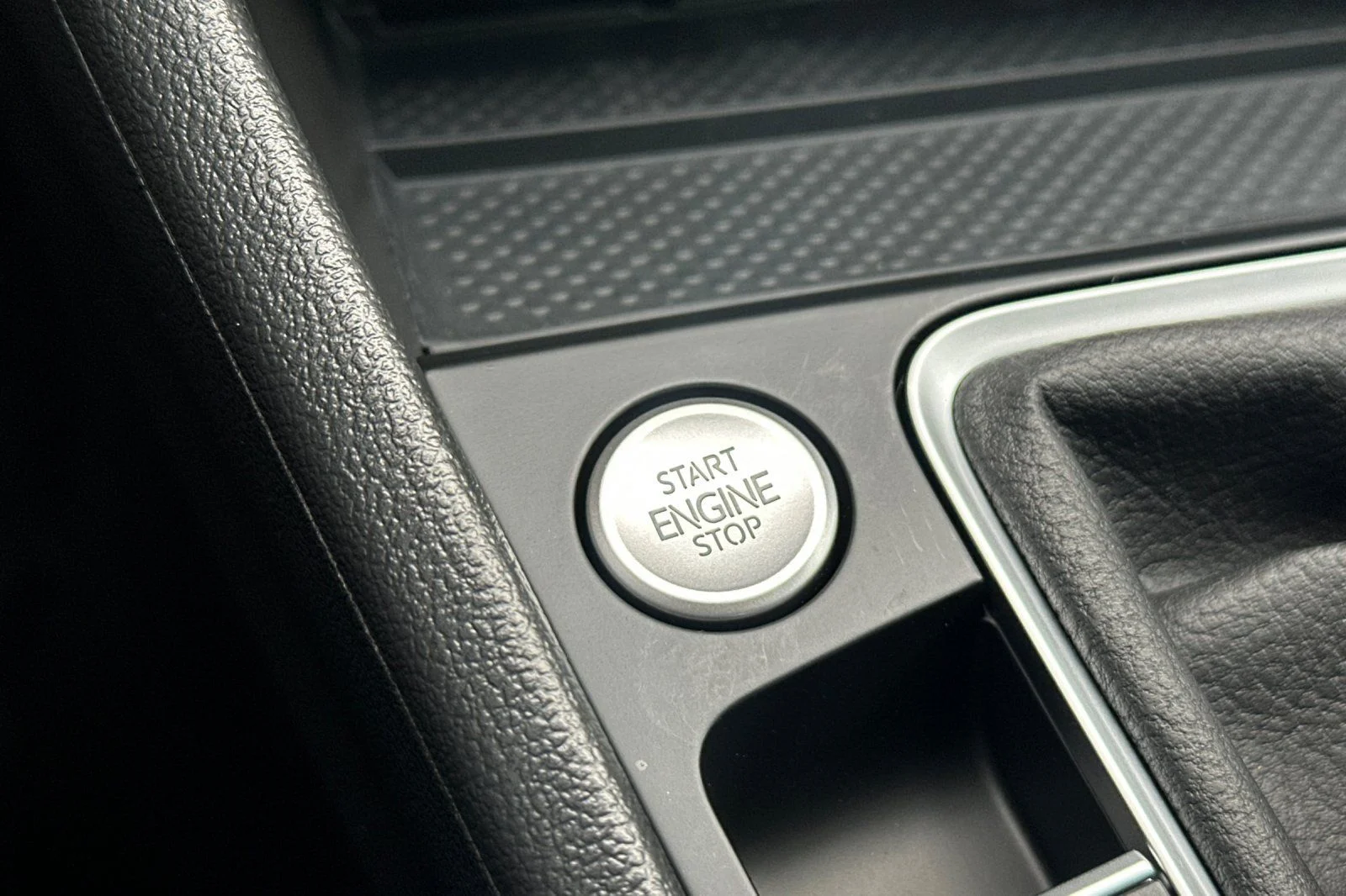 New 2026 Black Volkswagen 2.0T Autobahn image 19