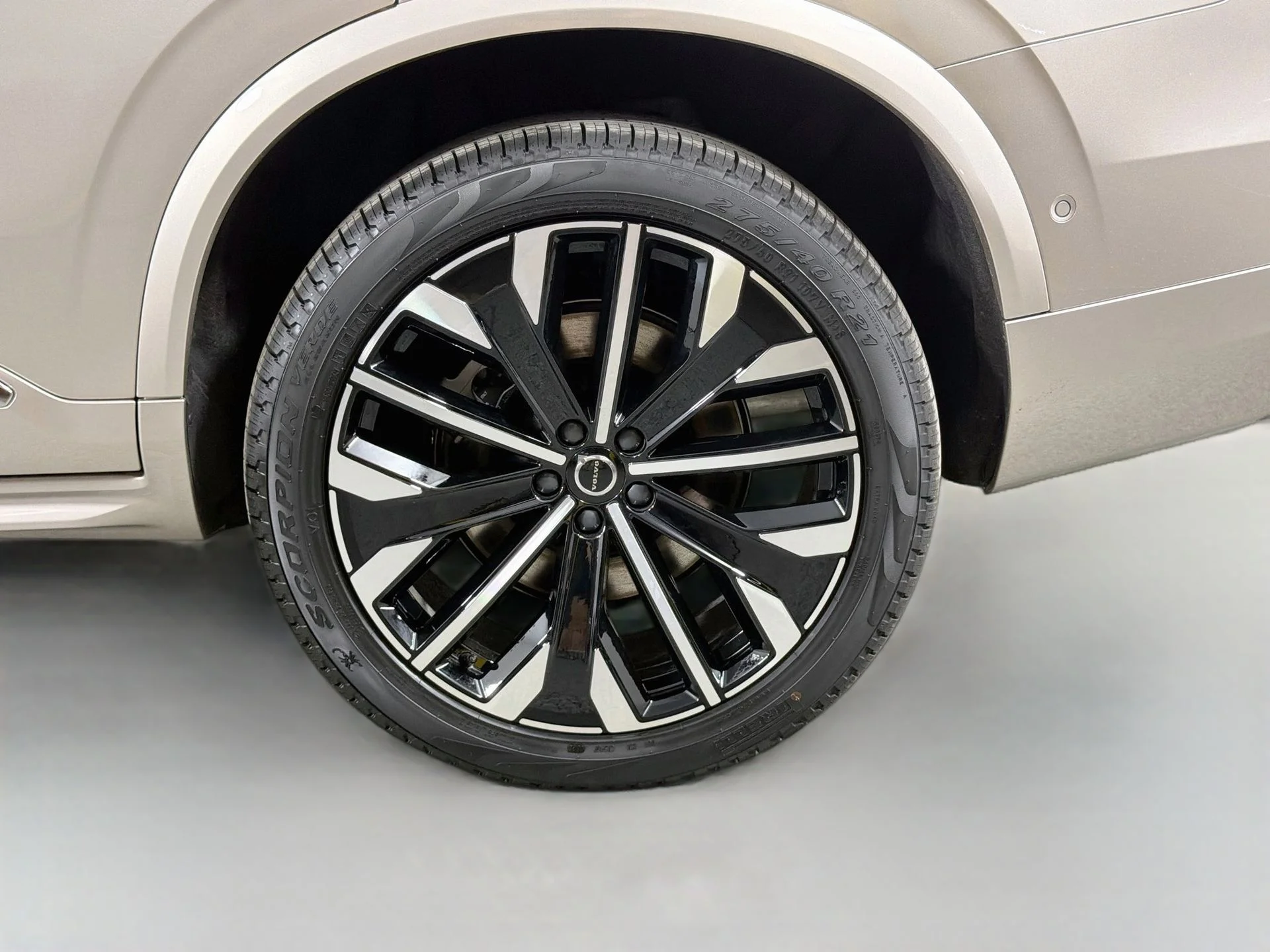 New 2026 Bright Dusk Volvo Plus image 31