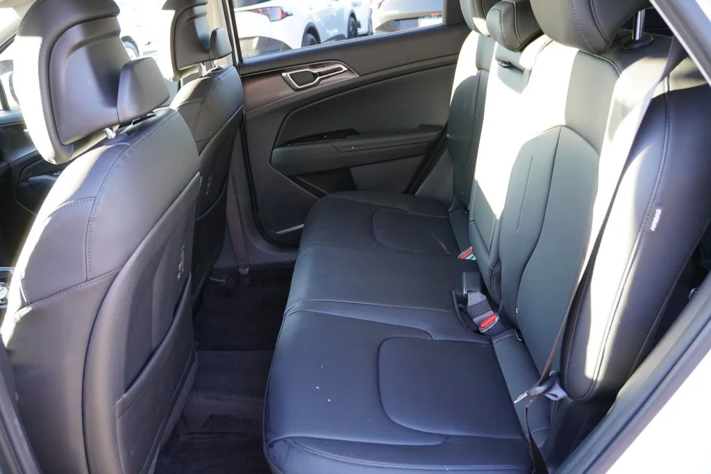 Used 2025 Snow White Pearl Kia EX image 17