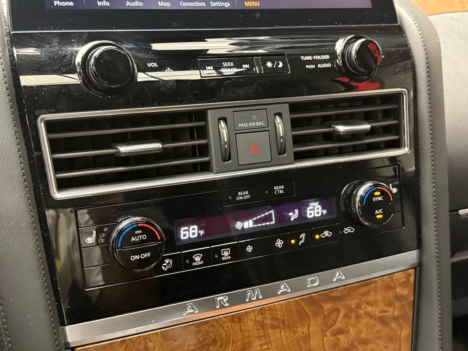 Used 2024 Super Black (kh3) Nissan SL image 18