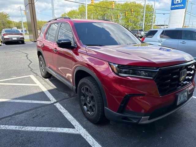 2025 Honda Pilot TrailSport AWD's photo