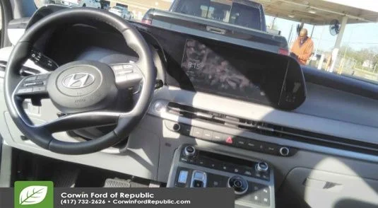 Used 2025 Abyss Black Pearl Hyundai SEL image 5