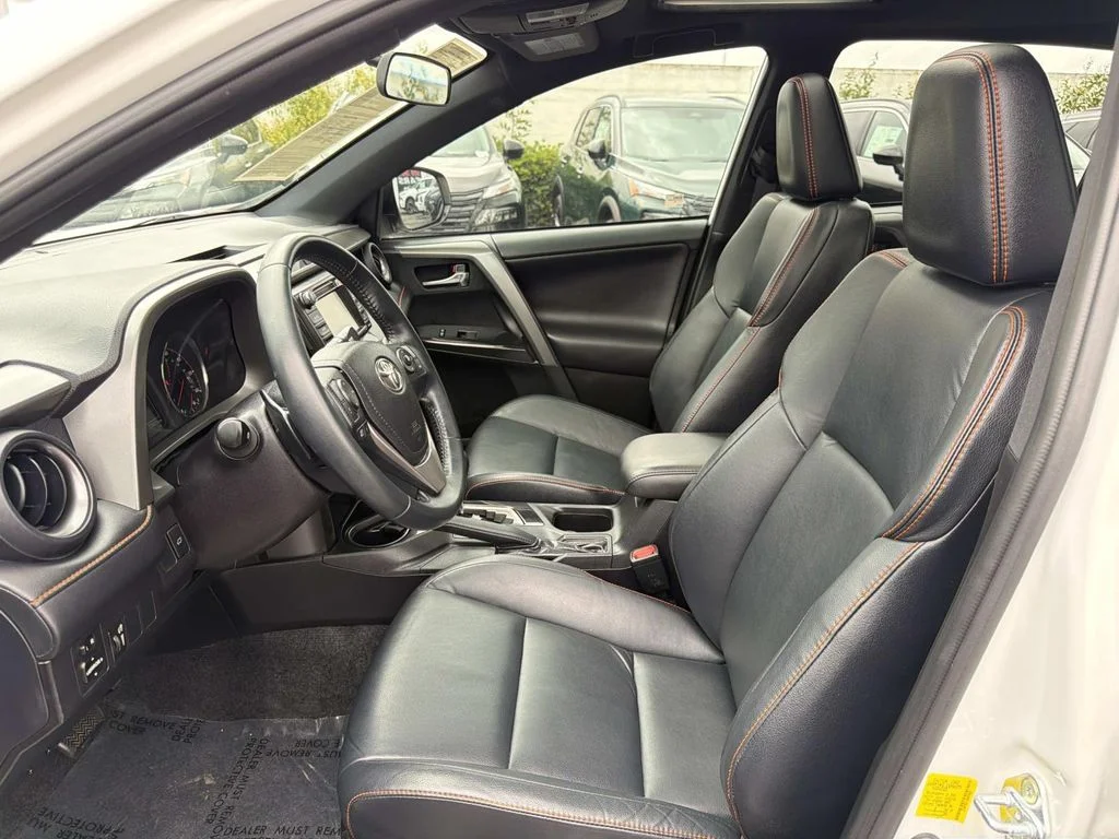 Used 2016 SUPER WHITE Toyota SE image 20