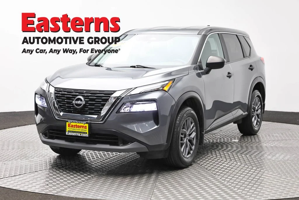 Used 2023 Gray Nissan S image 1
