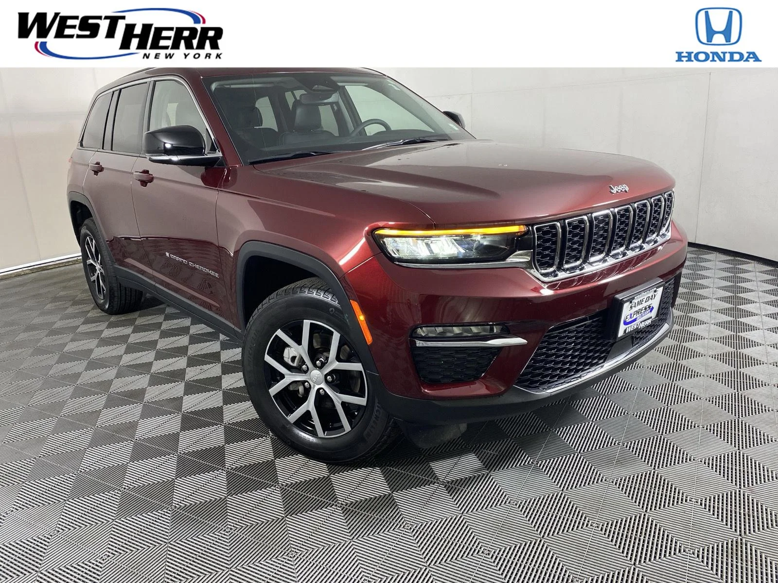 Used 2023  Jeep  image 1