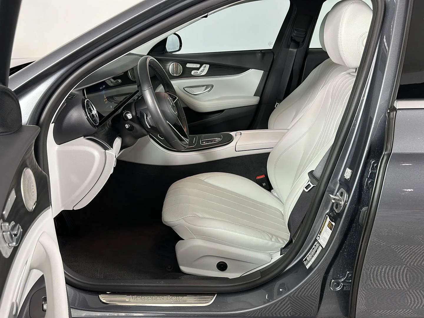 Used 2023 MANUFAKTUR Selenite Gray Magno Mercedes-Benz E 450 image 11