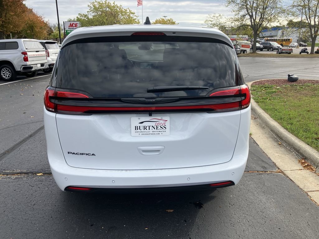 2026 Chrysler Pacifica Select - Photo 15