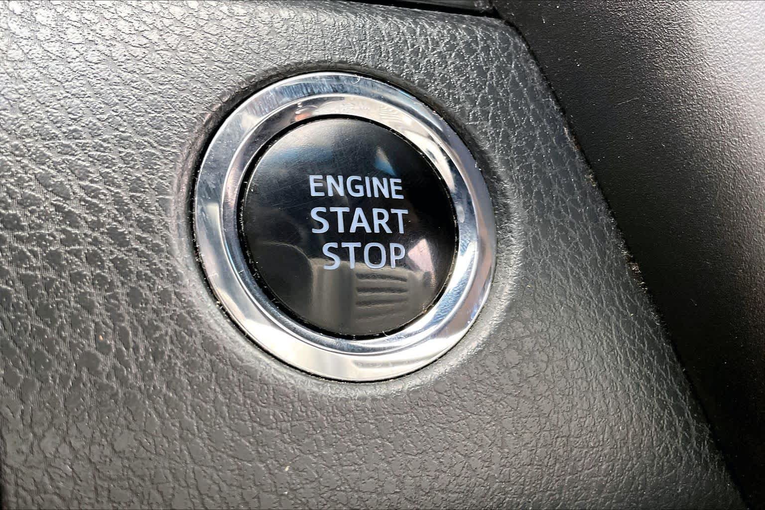 Used 2018 Wind Chill Pearl Toyota XSE V6 image 33