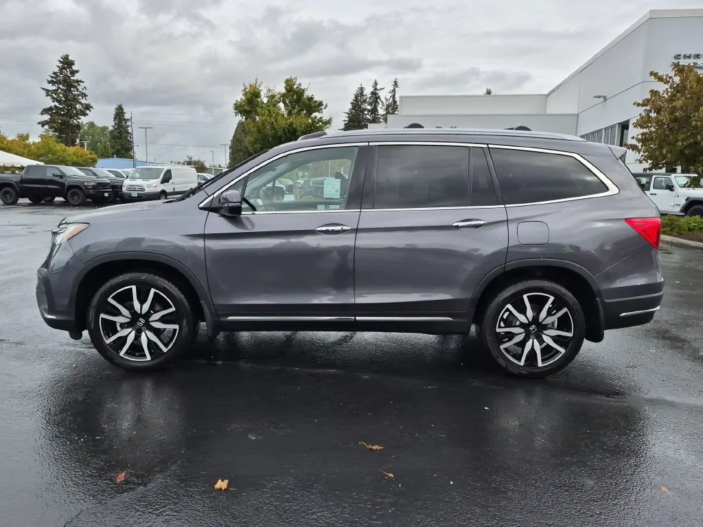 Used 2022 Modern Steel Metallic Honda Touring image 3